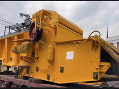 Grande crsuher detalhado de madeira pronto para ir